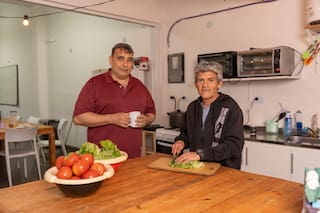 Una ONG les dio casa, comida y capacitación a personas que dormían en la calle y en 60 días consiguieron trabajo