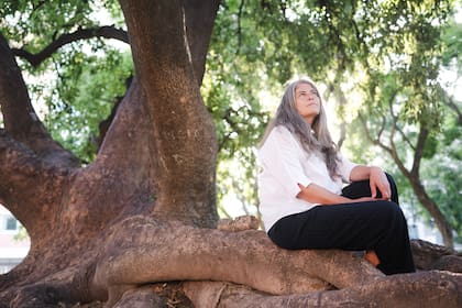 Además de participar del debate de apertura de la Feria del Libro, el próximo jueves, la escritora Selva Almada presentará su nuevo libro "Una Casa sola" el 8 de mayo, a las 19, en la Sala Carlos Gorostiza