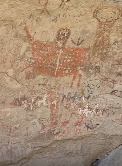 Además de pinturas rupestres, los arqueólogos encontraron cerámica, costillas de megafauna y cabello humano