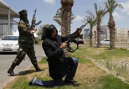 Además de sus guardaespaldas, Gaddafi había creado la Academia Militar de Mujeres, a partir de la cual estas fueron incorporadas al ejército libio
