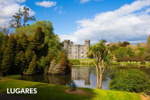 Además de sus playas, la ciudad abunda en castillos y abadías medievales, que pueden visitarse.