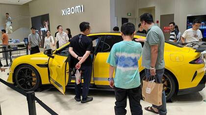 Además de teléfonos móviles, gigantes asiáticas como Xiaomi y Huawei dieron el paso hacia al producción de vehículos eléctricos.