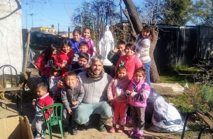 Además de tener la Casita Azul de María, cada vez que puede Juan Segundo Stegmann viaja por el país con una imagen de la Virgen María