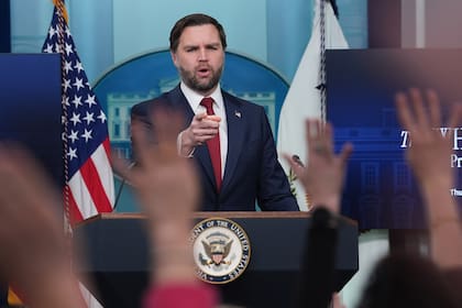Además de Trump, la encuesta también midió la aprobación del vicepresidente de Estados Unidos, JD Vance