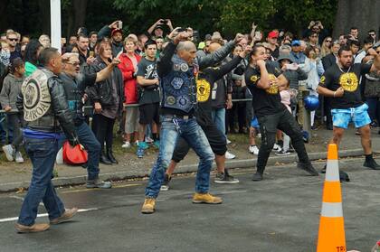 Además de un grito de guerra, la danza maorí es una ceremonia de luto