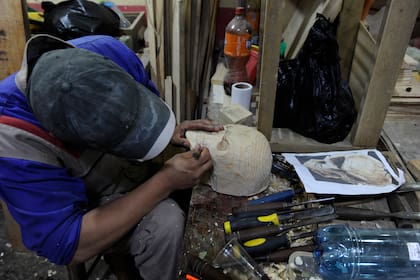 Además de vehículos en miniatura, los reclusos realizan otras artesanías que pueden ser ofrecidas en la feria de La Paz