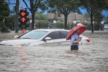 Además de Zhengzhou, otras ciudades afectadas desde el lunes son Luoyang, Xuchang, Pingdingshan y Nanyang. Las mayores lluvias se registraron en el condado de Lushan de la ciudad de Pingdingshan, con 400,8 mm de precipitaciones