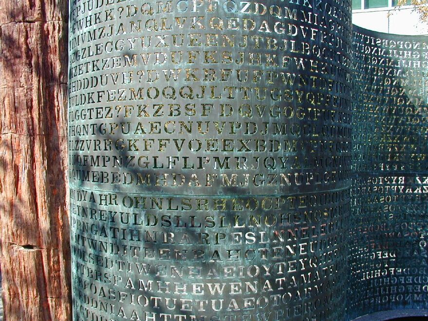 Kryptos: la enigmática escultura de la CIA que esconde un secreto ...