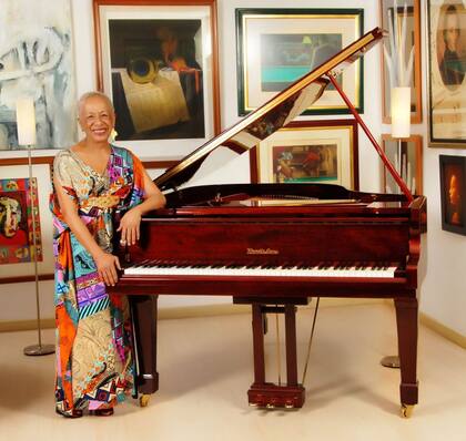 Además del piano, Teresita es apasionada por los libros y las artes plásticas