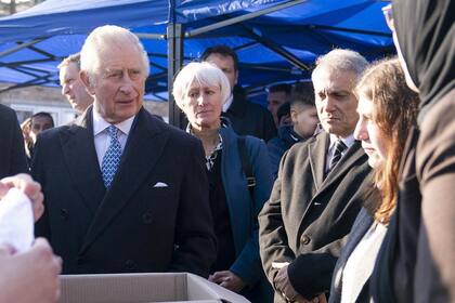Además, el monarca inauguró la Casa de Siria en Trafalgar Square, un lugar temporal en donde la comunidad siria, puede brindar su apoyo a aquellos que más lo necesitan.