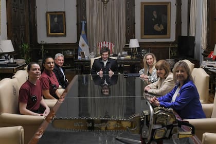 Patricia Bullrich observó la jura desde el escenario previo a asumir su banca en el Senado