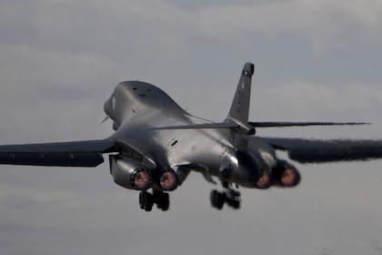 Además, pueden portar mayor carga de armamento que cualquier otro avión en Estados Unidos