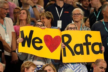 Admiradores de Nadal en el Melbourne Park: el español ganó y avanza.