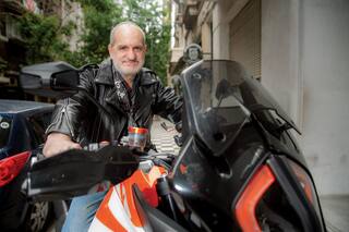 Laurencio Adot. A dos años del ACV, cumplió su sueño y se compró una moto