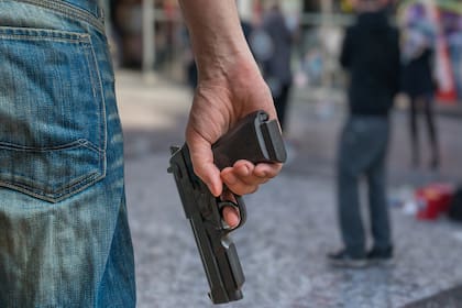 El "Safe Gun Storage Act" obliga a los dueños de armas en Illinois a guardarlas bajo llave si hay riesgo de que menores, personas suicidas o inhabilitadas legalmente puedan acceder a ellas