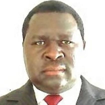 Adolf Hitler Uunona asegura que no tiene absolutamente nada que ver con el nazismo y que no piensa dominar al mundo