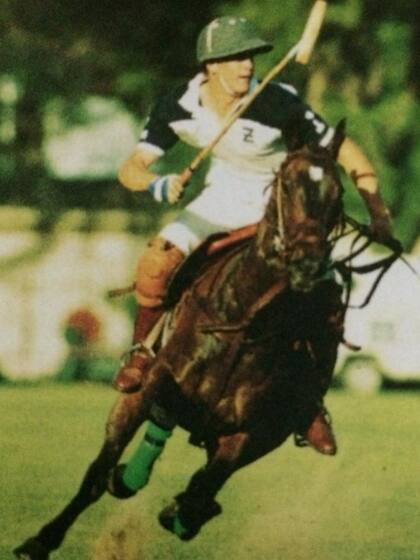 Adolfito sobre Lobo, en su debut en Palermo en 1992: con ese caballo fue de 1 a 10 de handicap