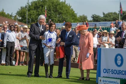 Poroto Cambiaso, con 12 años, también tuvo contacto con Isabel II, en ocasión de ganar con su padre la Royal Windsor Cup