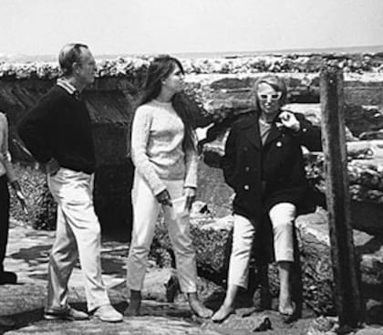 Bioy Casares, su hija Marta y Silvina Ocampo en Mar del Plata