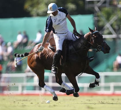 Adolfo Cambiaso en el clon 01 de la Cuartetera