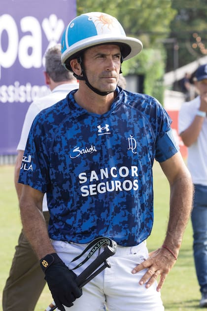 Adolfo Cambiaso, listo para salir a la cancha 1 de Palermo.