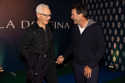 Adolfo Cambiaso posa con Eduardo Costantini, a quien conoce desde chico. Son socios en La Dolfina Punta del Este, el nuevo proyecto inmobiliario ubicado entre José Ignacio y Manantiales