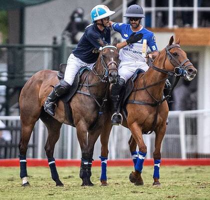 Adolfo Cambiaso y el saludo con Facundo Pieres