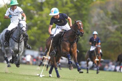 Adolfo "Poroto" Cambiaso y su perseguidor, Juan Britos, se cruzarán en La Dolfina vs. La Ensenada, por el Abierto de Tortugas.