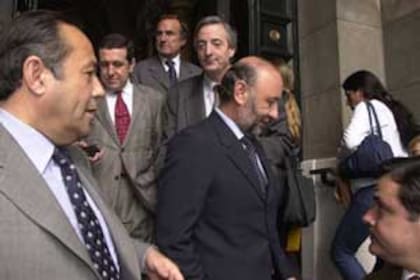 Adolfo Rodríguez Saá (San Luis), Ramón Puerta (Misiones), Carlos Reutemann (Santa Fe) y Néstor Kirchner (Sta. Cruz) y Guido Insfrán (Formosa)