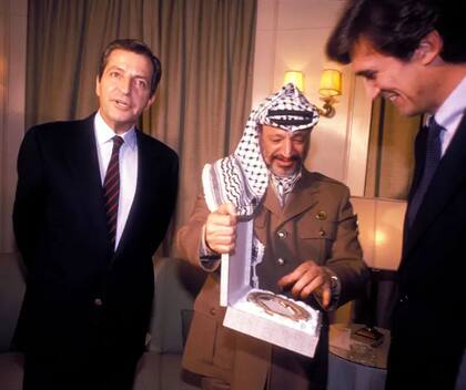 Adolfo Suárez fue el primer líder occidental en recibir oficialmente a Yasir Arafat.