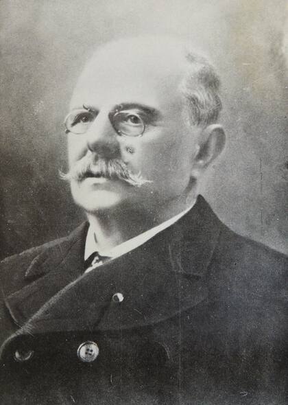 Adolfo van Gelderen, primer director de la escuela.