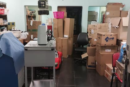 Adorni denunció que en el Garrahan había salas repletas de cajas