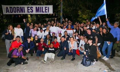 "Adorni es Milei", la consigna de la campaña libertaria