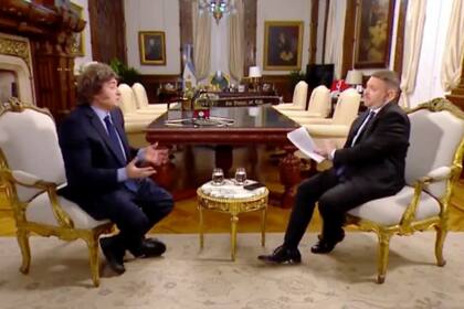 Adorni explicó la interrupción que hizo Santiago Caputo en una entrevista de Milei: “Equivocado en mi parecer y el del Presidente”