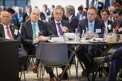 Adorni, junto a Sturzenegger y Lugones en el Argentina Week