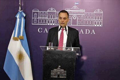 Adorni, sobre la emisión de cuasimonedas: “No hay que gastar más de lo que se tiene”