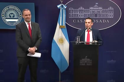 Adorni y Amerio, durante la conferencia del 6 de noviembre de 2024