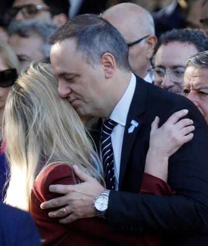 Adorni y Karina Milei