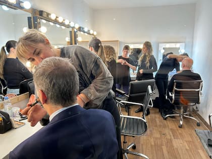 Adorni y Larreta en maquillaje