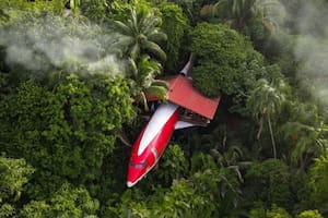 Convirtió un avión en un hotel boutique con vista al mar y cobra US$400 la noche