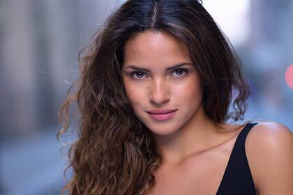 Adria, de 23 años, inició su carrera como actriz con el pie derecho