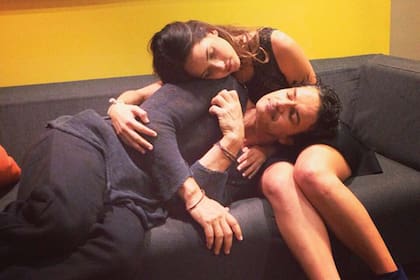 Adria en una tierna foto con su padre, Ricardo. “Crecí viendo cómo papá emocionaba a la gente. Me fascinaba ver cómo el público reaccionaba a sus creaciones. Eso era lo que yo quería hacer", dice ella