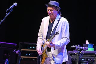 Adrian Belew: cómo revivió a King Crimson, la “bendición” de Fripp y la “escuela” Zappa que compartió con Steve Vai
