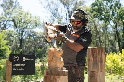 Adrián Bois, destacado escultor que trabajó en vivo y vendió muchas de sus obras.