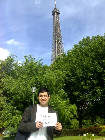 Adrián, cumpliendo un sueño de su mamá, Nelly: "Para vos mamá".