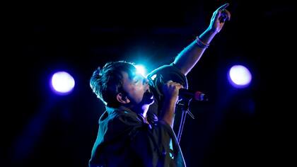 Adrián Dárgelos, frontman arriesgado y personalísimo