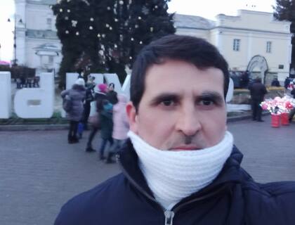 Adrián Efrain está hace dos meses en Ucrania recorriendo el país