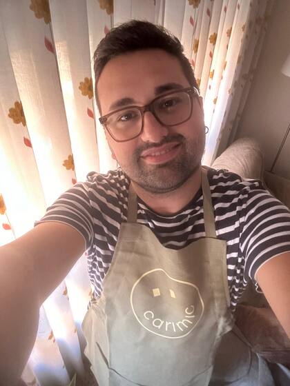 Adrián encontró un refugio en la cerámica tras la muerte de su mamá (Foto: Adrián Sánchez Fuertes)