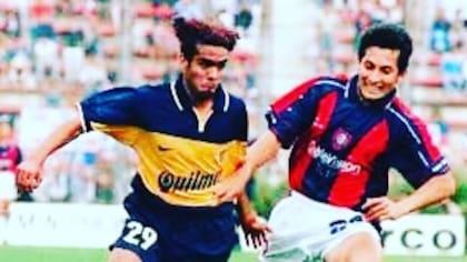Adrián Guillermo en el encuentro que Boca jugó ante San Lorenzo en el Nuevo Gasómetro durante el Torneo Apertura 1998