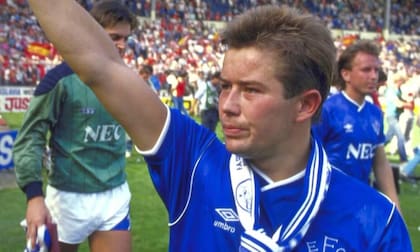 Adrian Heath en sus tiempos de futbolista en Everton